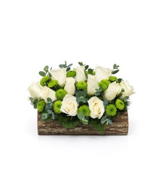 Dekoratif Kütükte Beyaz Güller